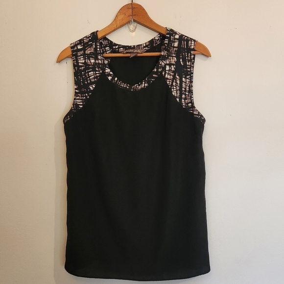 Charlie Jade Size Medium Sleeveless Top - Chic & Versatile - Picture 1 of 5